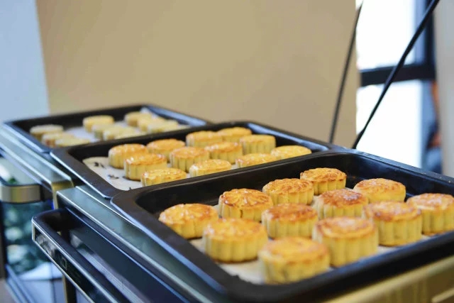 中秋團(tuán)圓會(huì)，緣分讓我們相聚，努力讓我們同行