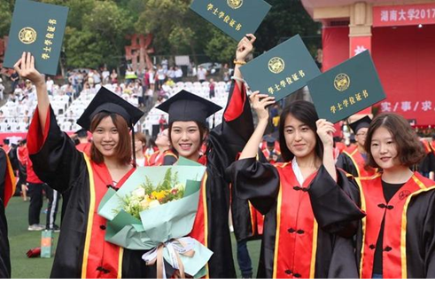 本科畢業(yè)生達不到這些要求，畢業(yè)時沒有學(xué)位證