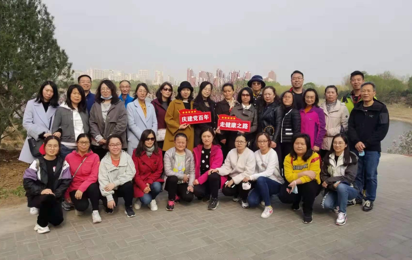 “慶建黨百年，走健康之路” 網(wǎng)絡(luò)與繼續(xù)教育學(xué)院舉辦健步走活動(dòng)